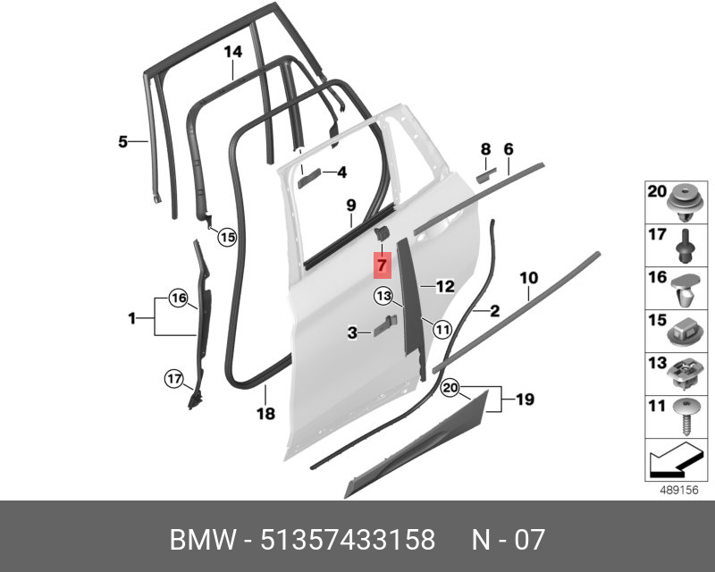 51357433158 BMW Дт.из пеном.нак.на центр.ст.сзади справа